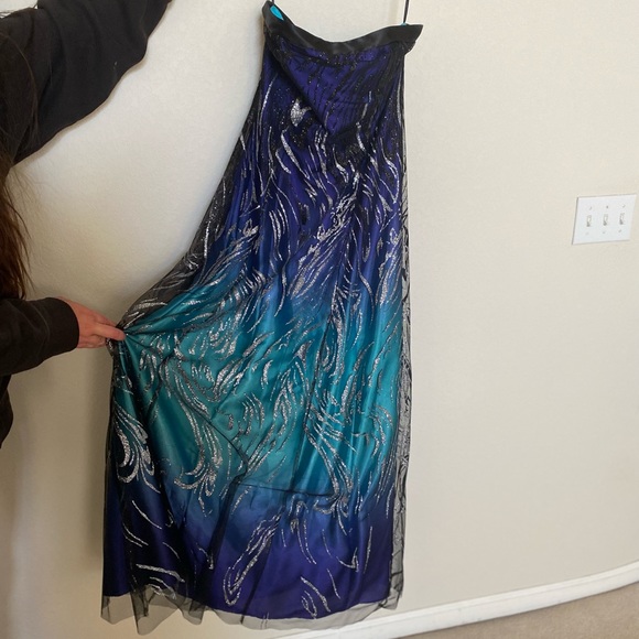 Prom dress - Picture 3 of 8